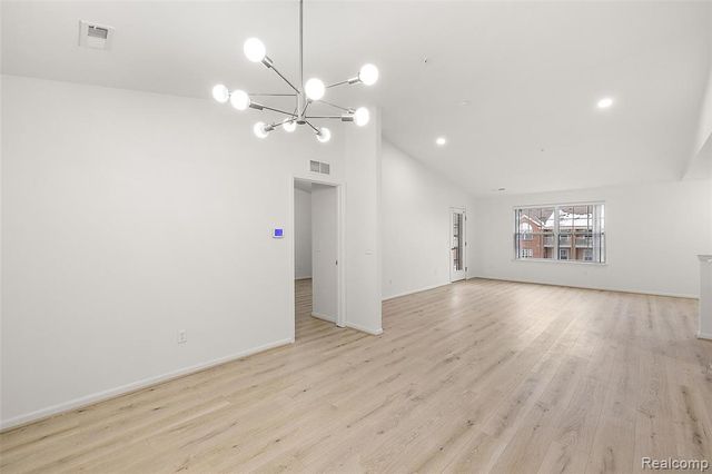 28251 S Pointe Lane 293-B, New Baltimore, MI 48051