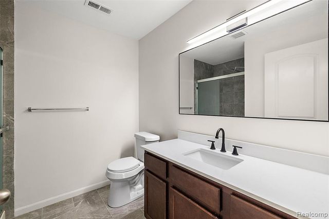 28251 S Pointe Lane 293-B, New Baltimore, MI 48051