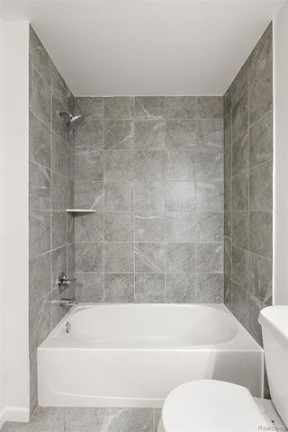 28251 S Pointe Lane 293-B, New Baltimore, MI 48051