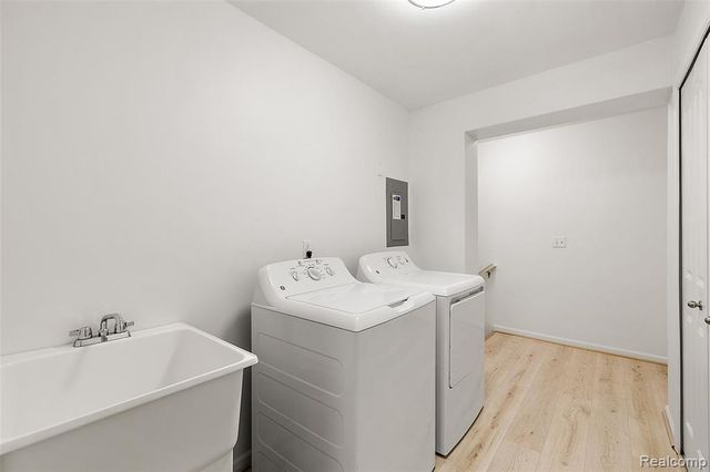 28251 S Pointe Lane 293-B, New Baltimore, MI 48051