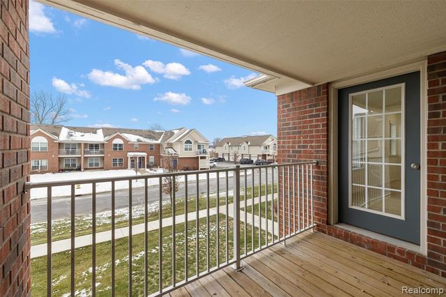 28251 S Pointe Lane 293-B, New Baltimore, MI 48051