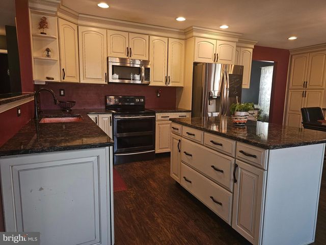 2026 VALLEY VIEW DR, Quakertown, PA 18951