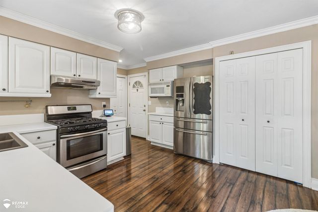 32511 Norfolk Street, Livonia, MI 48152