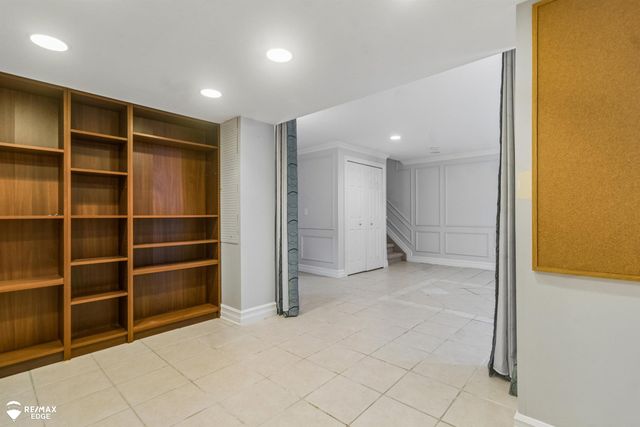 32511 Norfolk Street, Livonia, MI 48152