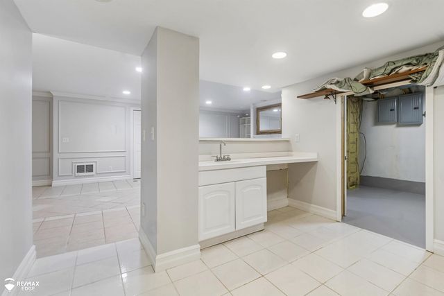 32511 Norfolk Street, Livonia, MI 48152