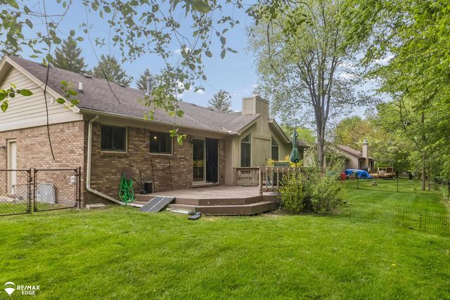 32511 Norfolk Street, Livonia, MI 48152