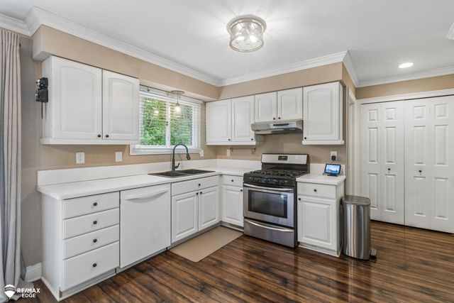 32511 Norfolk Street, Livonia, MI 48152
