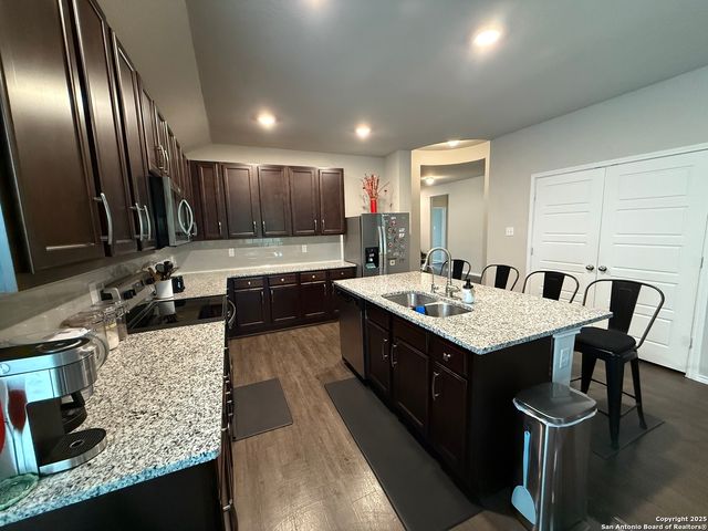 6874 Comanche Cougar, San Antonio, TX 78233