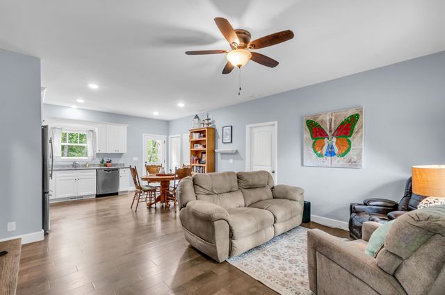 1505 Bakers Work Rd, Burns, TN 37029