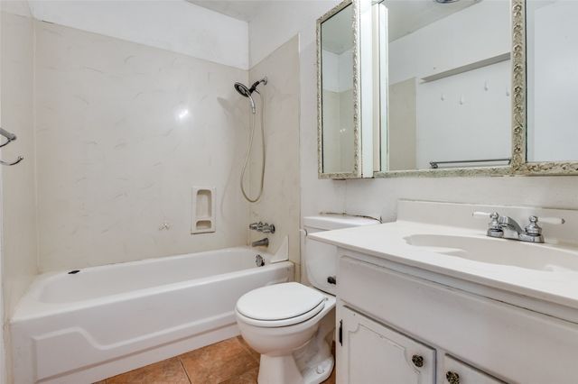 2805 Barrington Place, Arlington, TX 76014