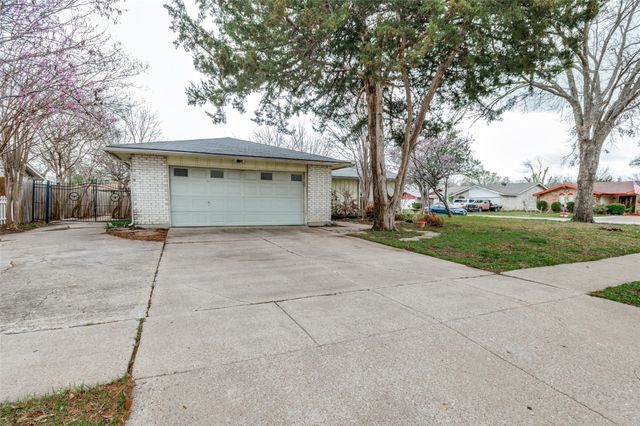 2805 Barrington Place, Arlington, TX 76014