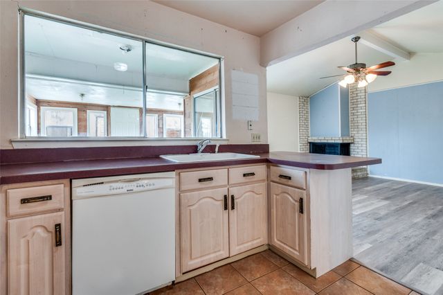 2805 Barrington Place, Arlington, TX 76014