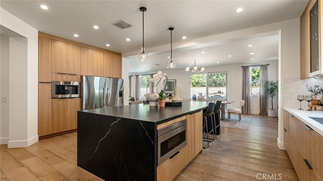 29340 Via Milagro, Valencia, CA 91354