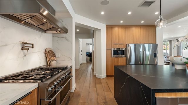 29340 Via Milagro, Valencia, CA 91354