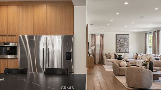 29340 Via Milagro, Valencia, CA 91354