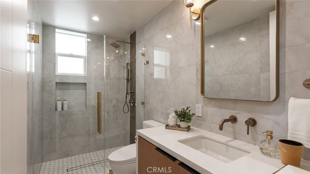 29340 Via Milagro, Valencia, CA 91354