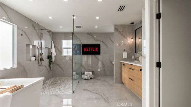 29340 Via Milagro, Valencia, CA 91354