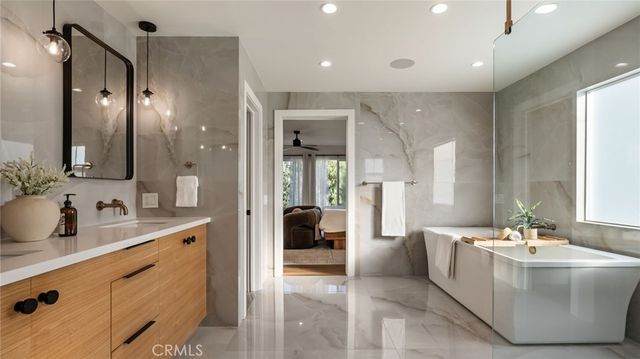 29340 Via Milagro, Valencia, CA 91354