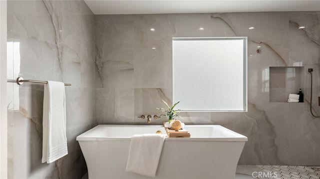 29340 Via Milagro, Valencia, CA 91354