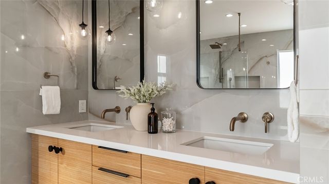 29340 Via Milagro, Valencia, CA 91354
