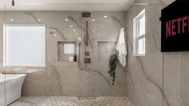 29340 Via Milagro, Valencia, CA 91354