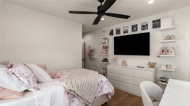 29340 Via Milagro, Valencia, CA 91354