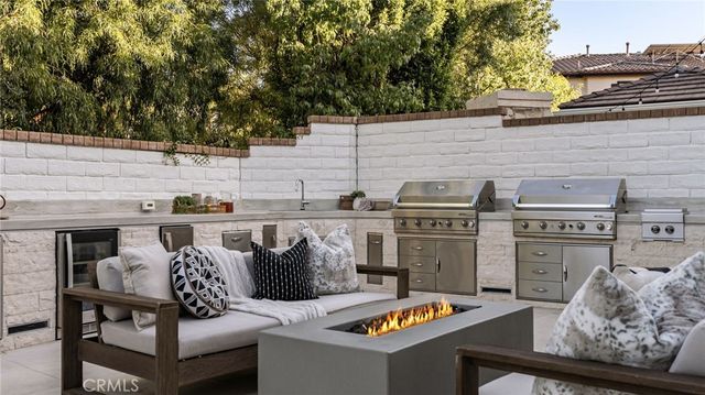 29340 Via Milagro, Valencia, CA 91354