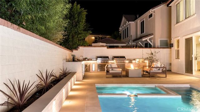 29340 Via Milagro, Valencia, CA 91354
