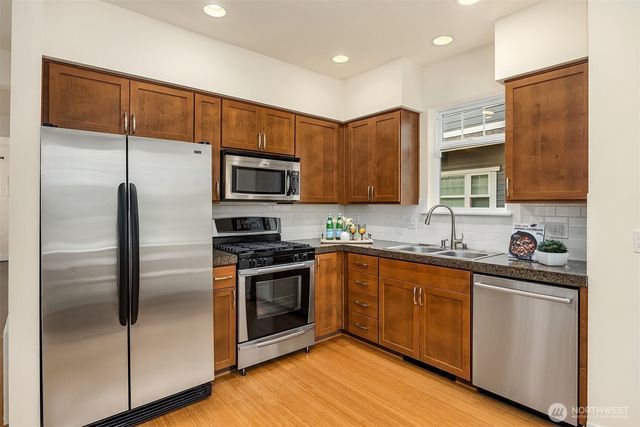 1748 25th Walk NE, Issaquah, WA 98029