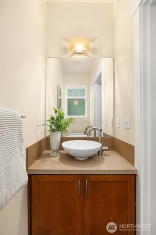 1748 25th Walk NE, Issaquah, WA 98029