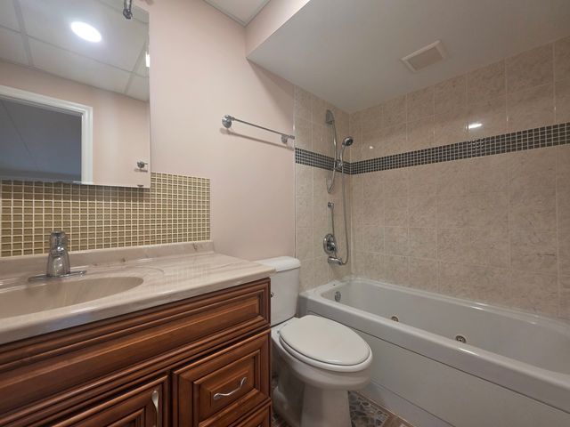 375 Plum Creek Drive 103, Wheeling, IL 60090