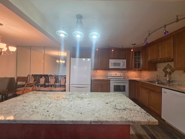 375 Plum Creek Drive 103, Wheeling, IL 60090