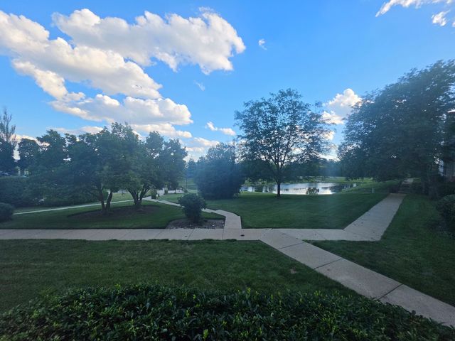375 Plum Creek Drive 103, Wheeling, IL 60090