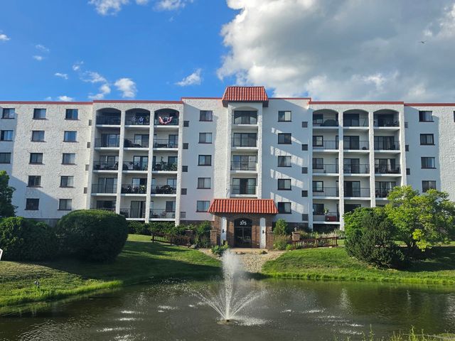 375 Plum Creek Drive 103, Wheeling, IL 60090