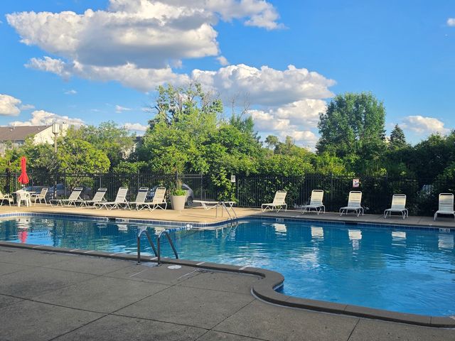 375 Plum Creek Drive 103, Wheeling, IL 60090