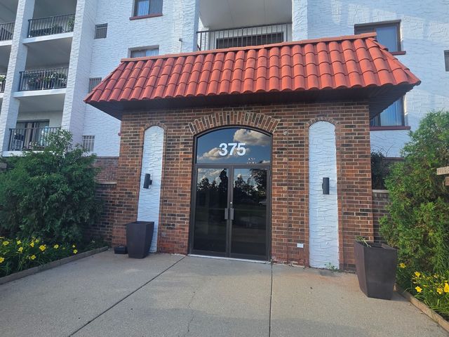 375 Plum Creek Drive 103, Wheeling, IL 60090