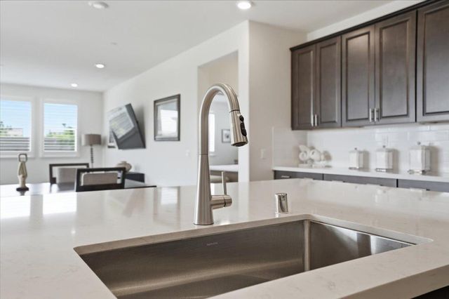 8317 Evans Tree Dr, Roseville, CA 95747
