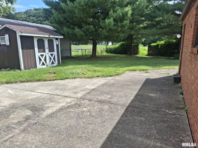 600 MEADOW Avenue, East Peoria, IL 61611