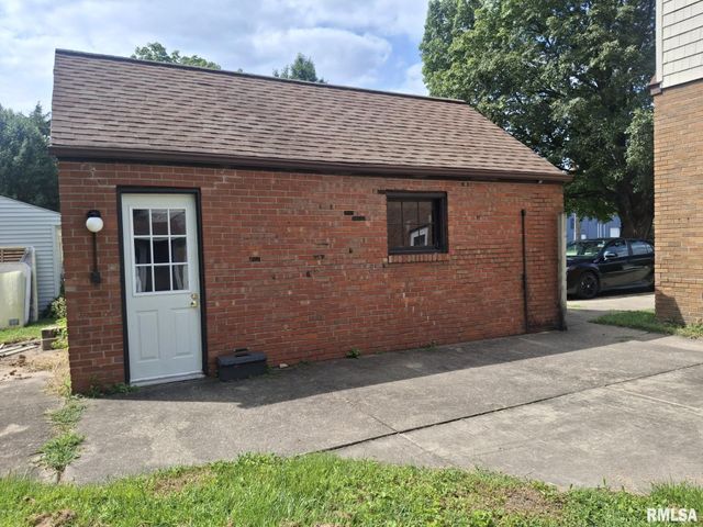 600 MEADOW Avenue, East Peoria, IL 61611
