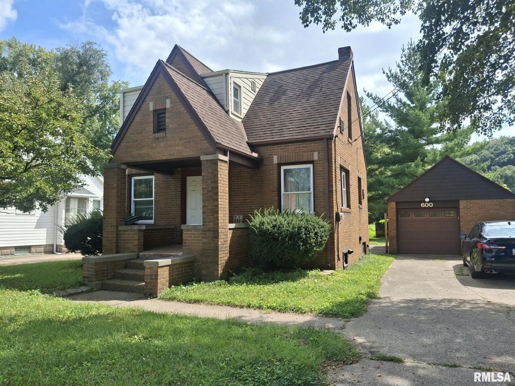 600 MEADOW Avenue, East Peoria, IL 61611