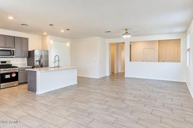 2435 W Kowalsky Lane, Phoenix, AZ 85041