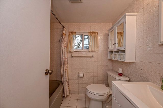 4798 Oakridge Dr., Whitehall, PA 15227