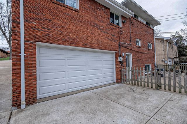 4798 Oakridge Dr., Whitehall, PA 15227