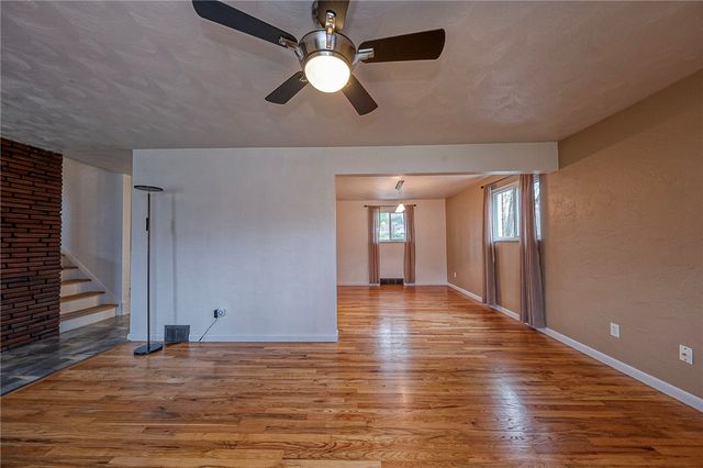 4798 Oakridge Dr., Whitehall, PA 15227