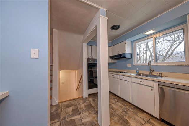 4798 Oakridge Dr., Whitehall, PA 15227