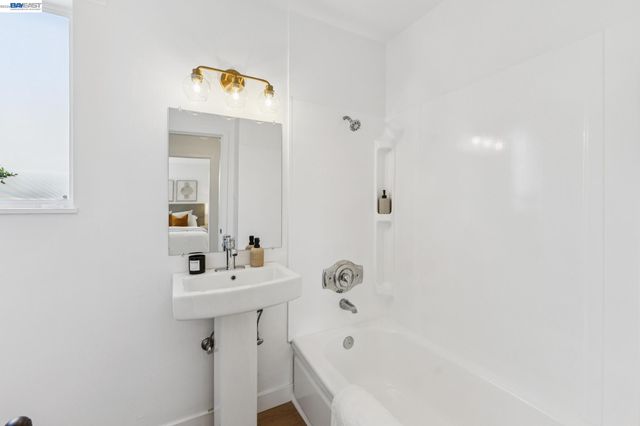 1219 Pearl St, Alameda, CA 94501