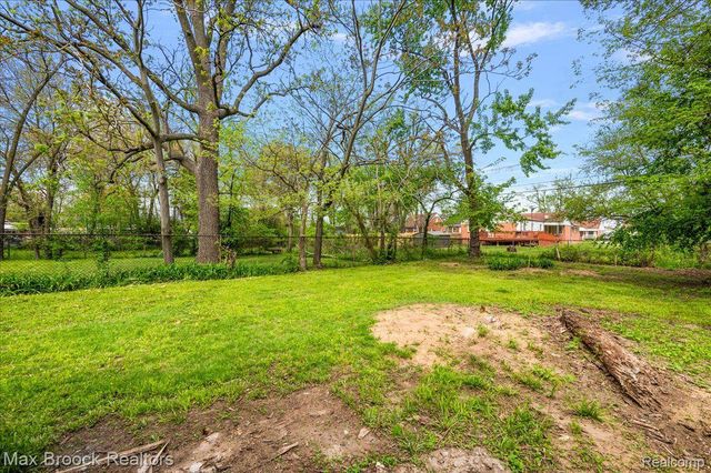 21392 BETHLAWN Boulevard, Royal Oak Twp, MI 48220