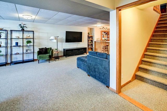 1275 McMahon Drive, Sun Prairie, WI 53590