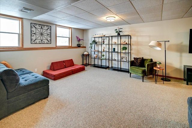 1275 McMahon Drive, Sun Prairie, WI 53590