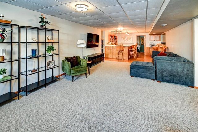 1275 McMahon Drive, Sun Prairie, WI 53590